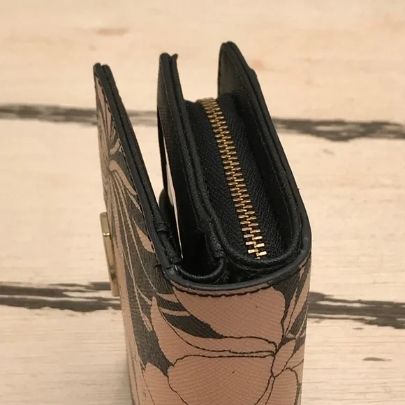 Kate Spade Laurel Way gardenia Wallet - Picture 11 of 11